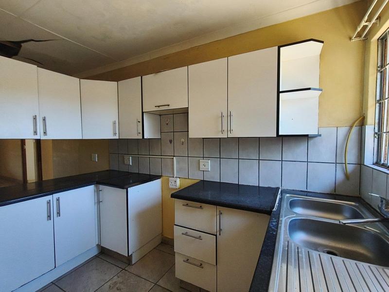 6 Bedroom Property for Sale in Mthata Eastern Cape